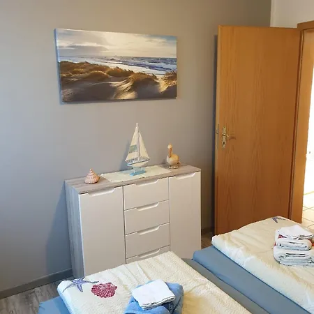 Mit Kamin In Bis 6 Personen Feriehus Sassnitz